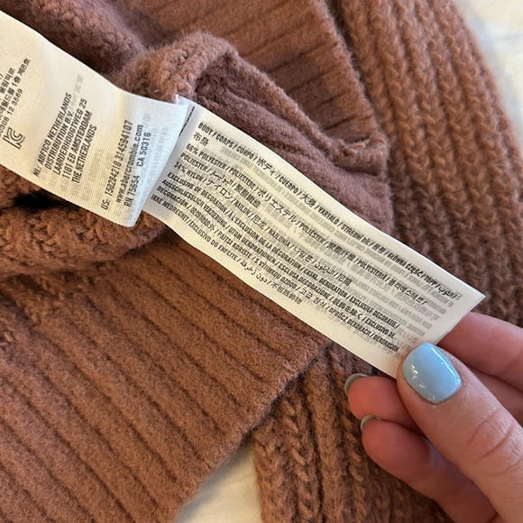 A&F DreamLush Slim V-Neck Sweater | Soft A&F Collection - Picture 8 of 9